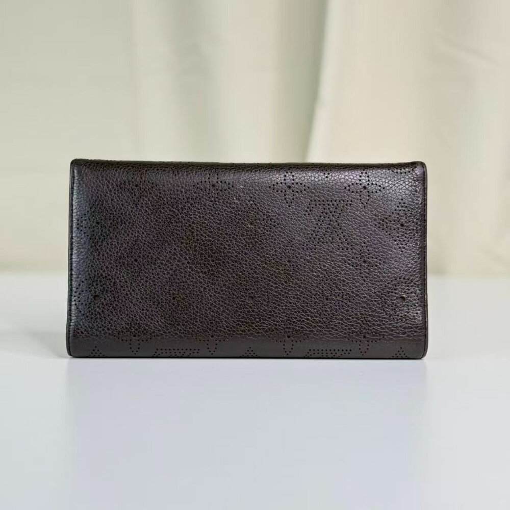 Louis Vuitton Black Monogram Canvas Wallet with Gold Hinge Detail Elegant Design - Picture 2 of 7